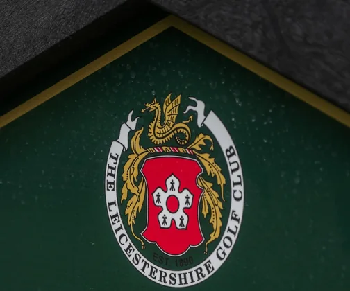 The crest of The Leicestershire Golf Club on its JB Golf tee sign