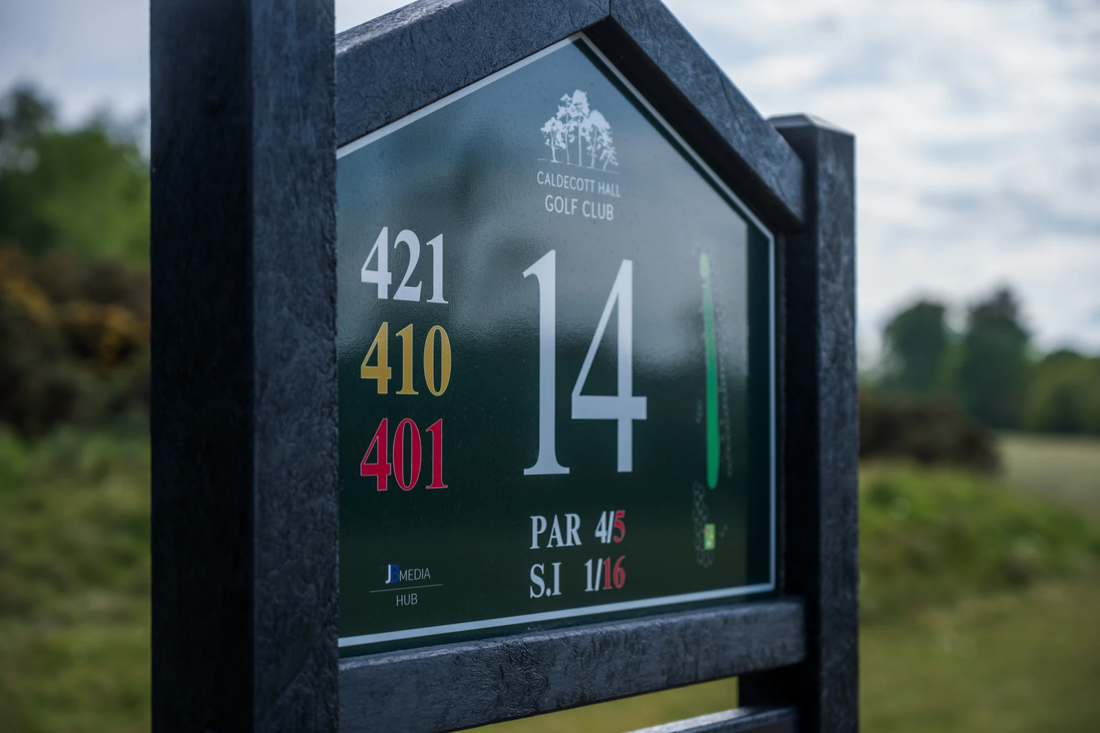A JB ProPanel EcoWood tee sign at Caldecott Hall Golf Club