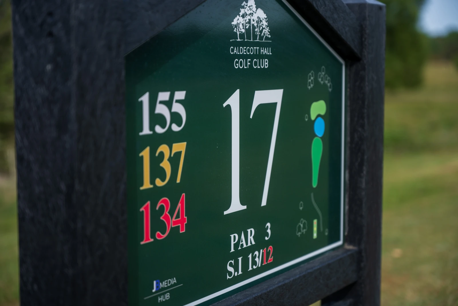 Close-up of the tee sign at Caldecott Hall Golf Club