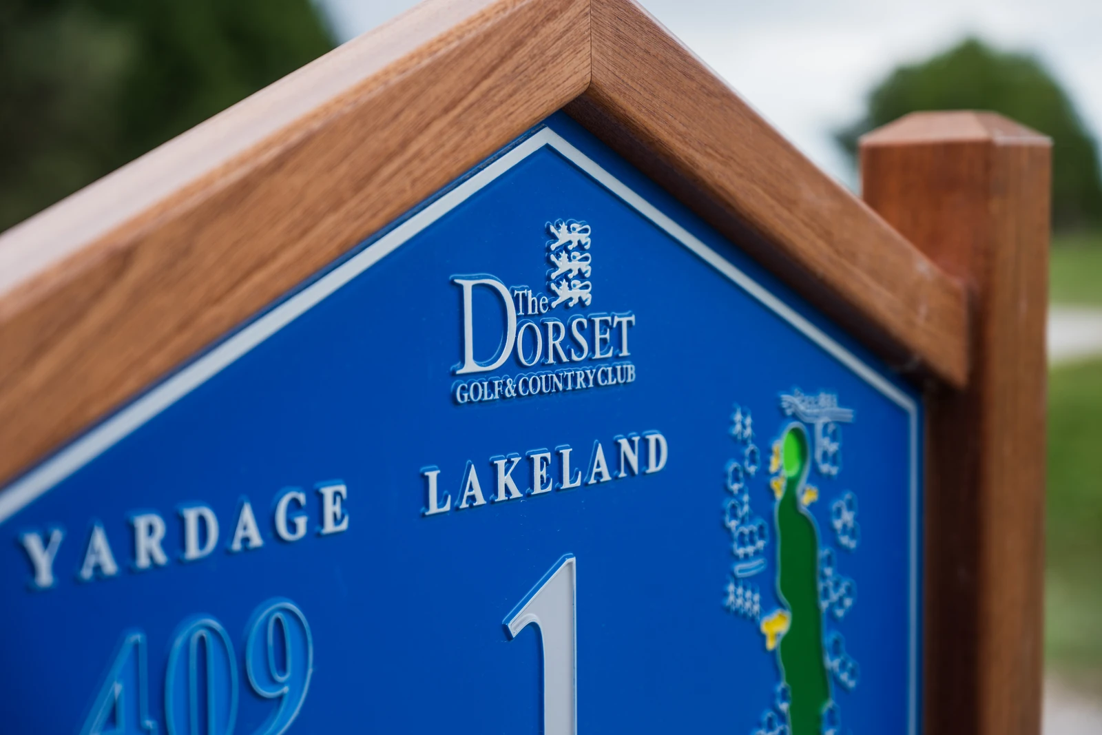 Close-up of the tee sign at Dorset Golf & Country Club