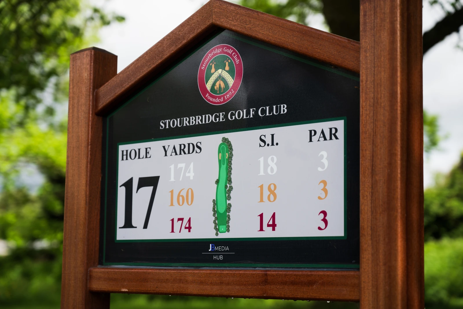 A JB ProPanel Hardwood tee sign at Stourbridge Golf Club