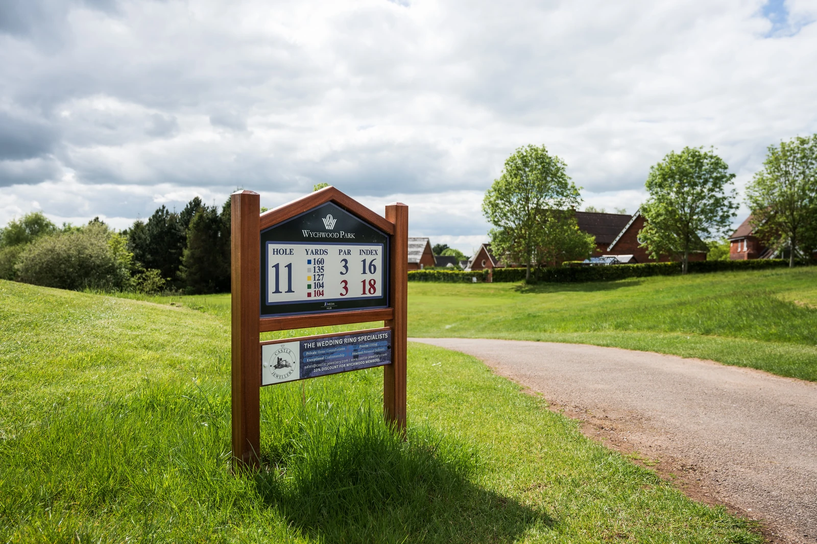 Tee sign at Wychwood Park Golf Club