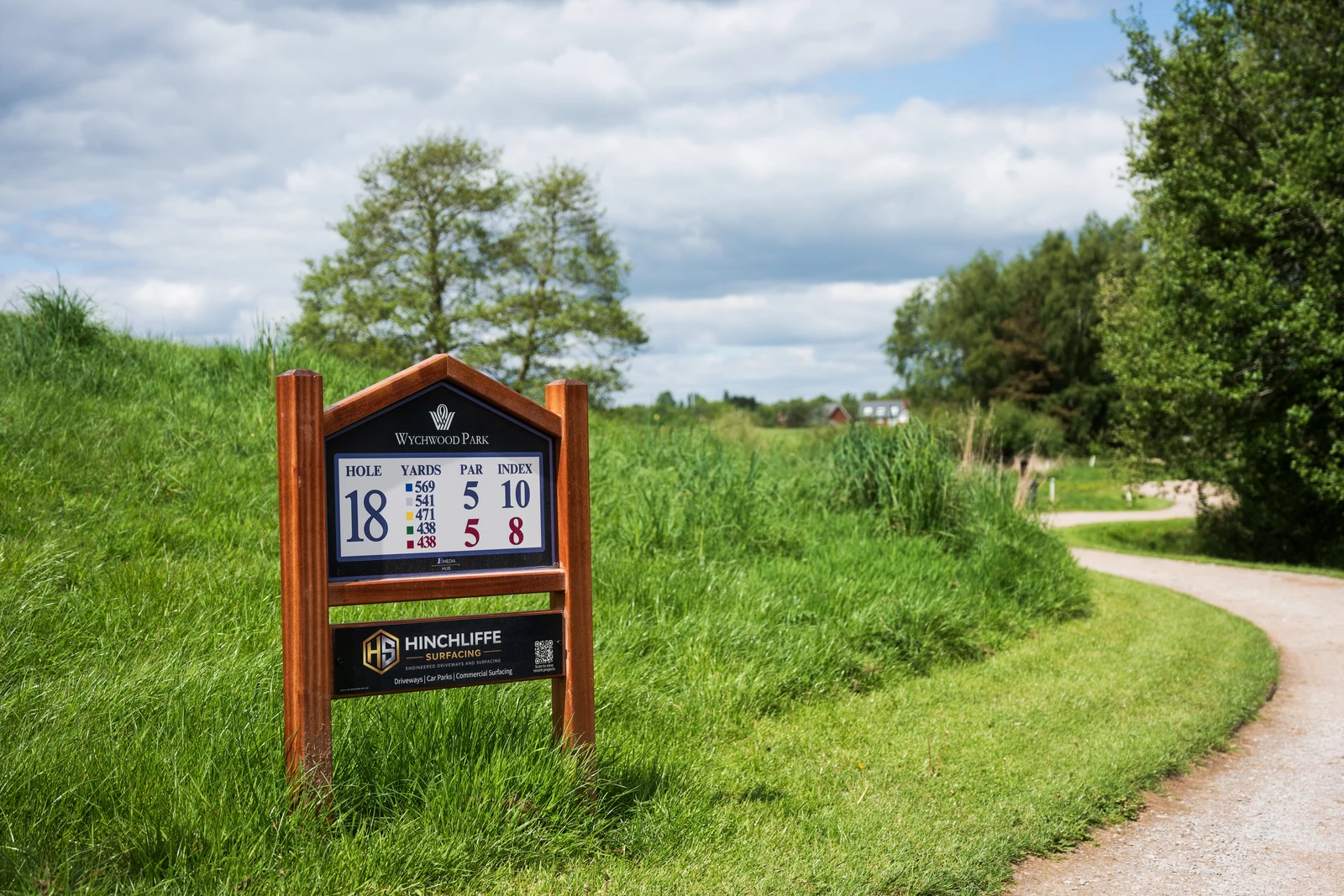 Tee sign at Wychwood Park Golf Club